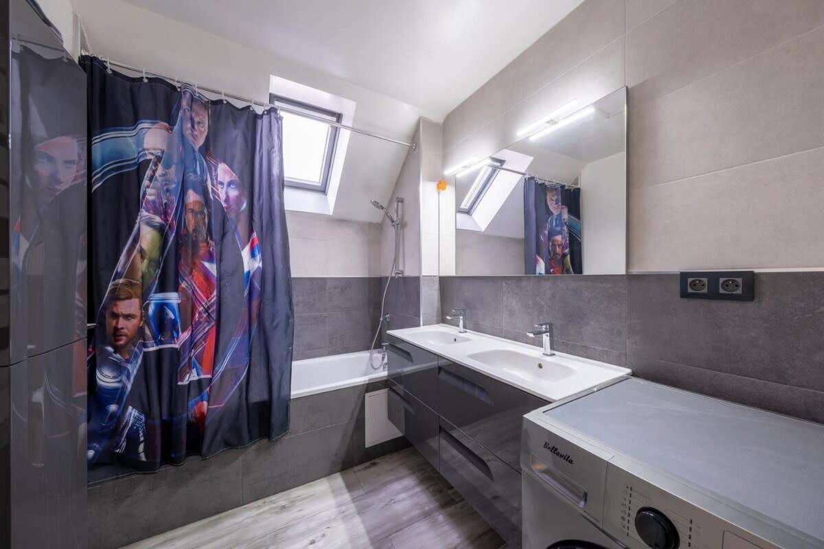 Disney Avengers Home マニー＝ル＝オングル エクステリア 写真